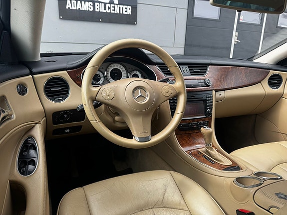 Mercedes-Benz CLS300 11 of 28