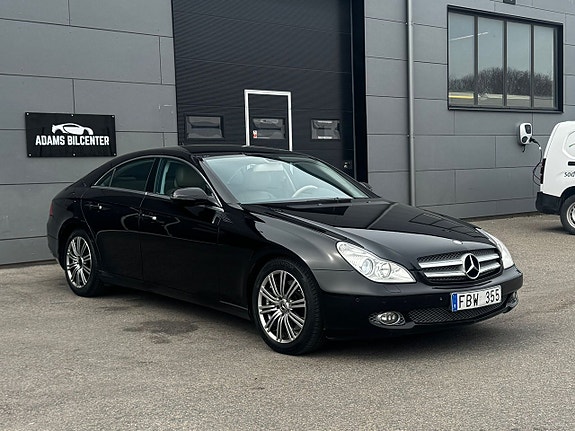 Mercedes-Benz CLS300 3 of 5