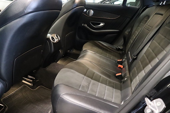 Mercedes-Benz EQC400 13 of 29