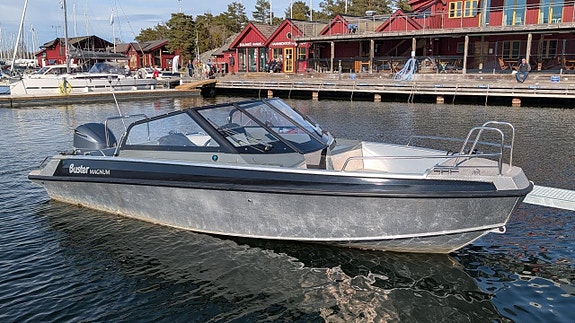 Buster Magnum -2020. Yamaha F225 HK -2020. Fint skick!