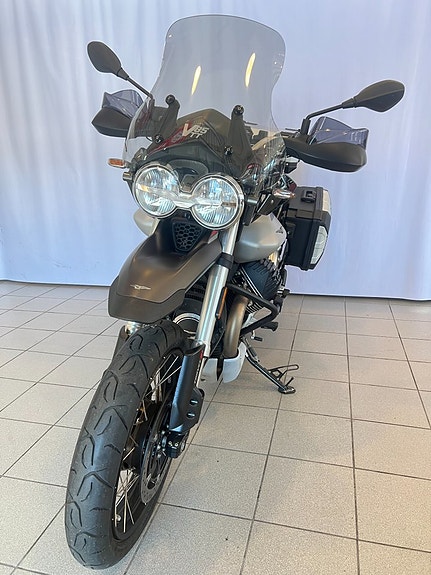 Moto Guzzi V85 TT Travel 8 of 11