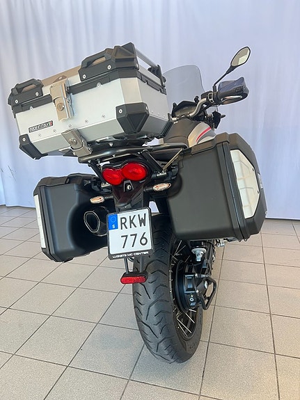 Moto Guzzi V85 TT Travel 9 of 11