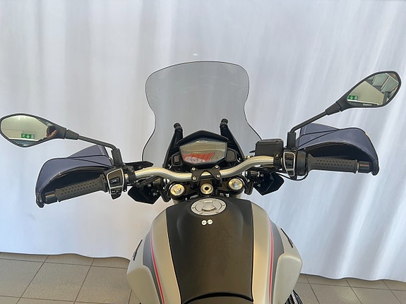 Moto Guzzi V85 TT Travel 10 of 11