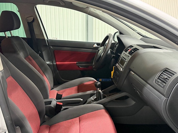 Volkswagen Golf V 11 of 14