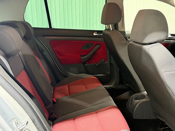 Volkswagen Golf V 9 of 14