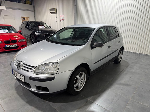 Volkswagen Golf V 2 of 14