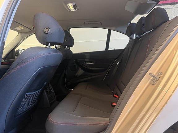 BMW 320d 11 of 18