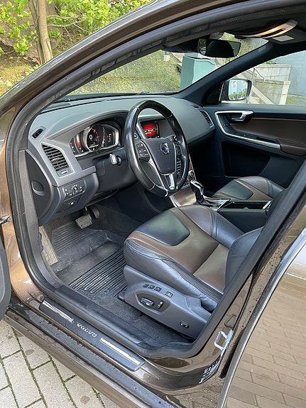 Volvo XC60 8 of 12