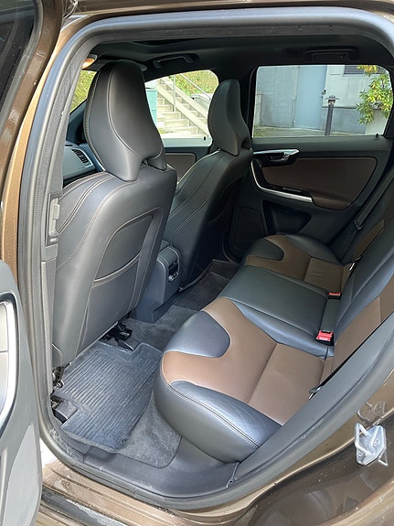 Volvo XC60 6 of 12