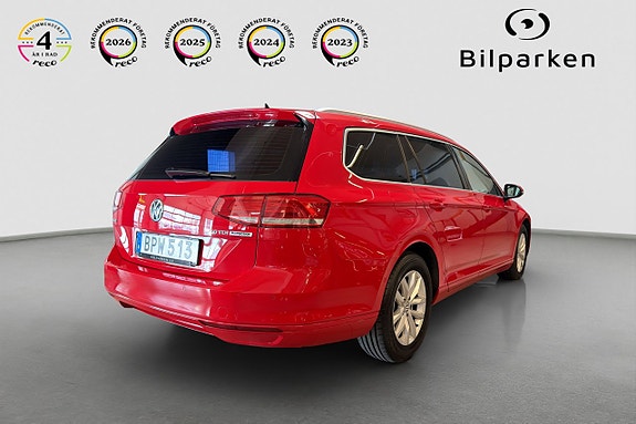 Volkswagen Passat 2 of 5