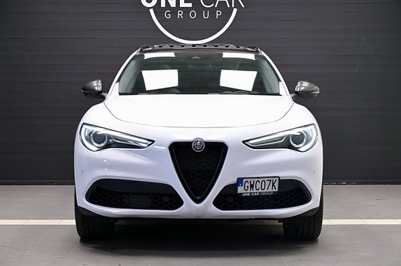 Alfa Romeo Stelvio 3 of 5