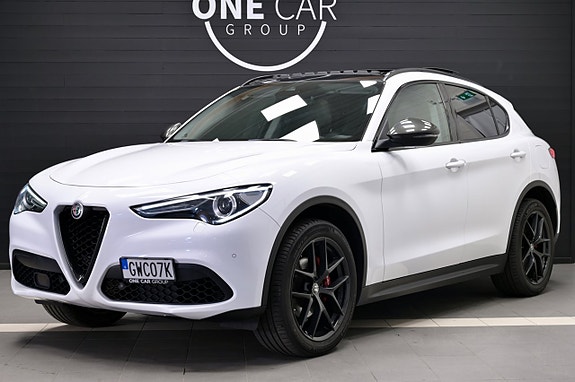 Alfa Romeo Stelvio 2 of 5
