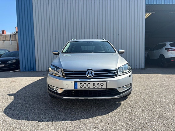 Volkswagen Passat Alltrack 3 of 5