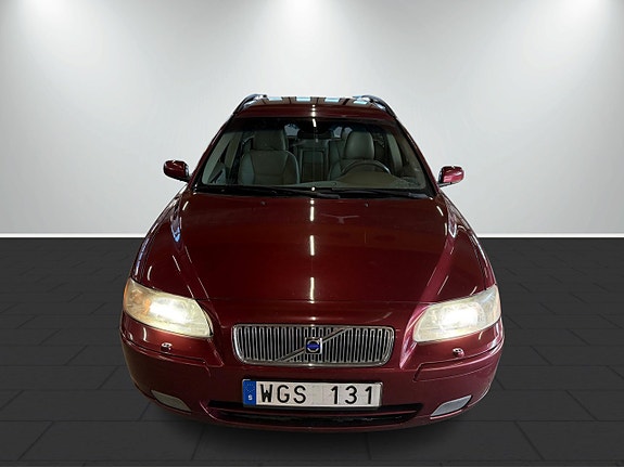 Volvo V70 3 of 5