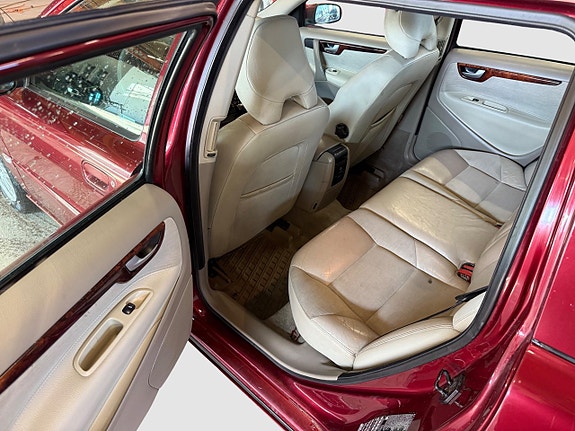 Volvo V70 10 of 13