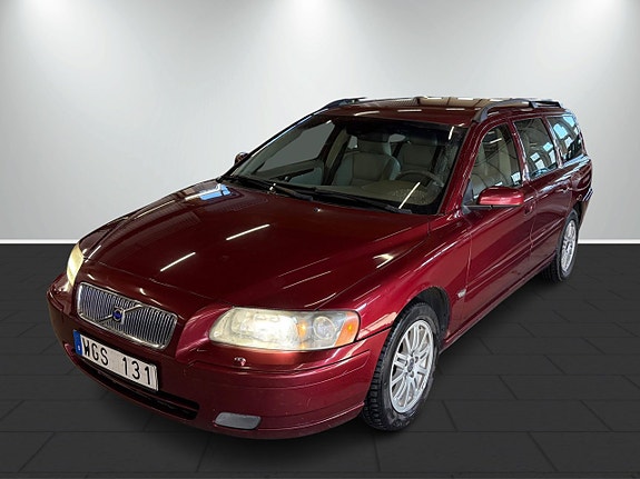 Volvo V70 2 of 5
