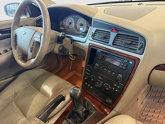 Volvo V70 13 of 13
