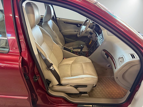 Volvo V70 11 of 13