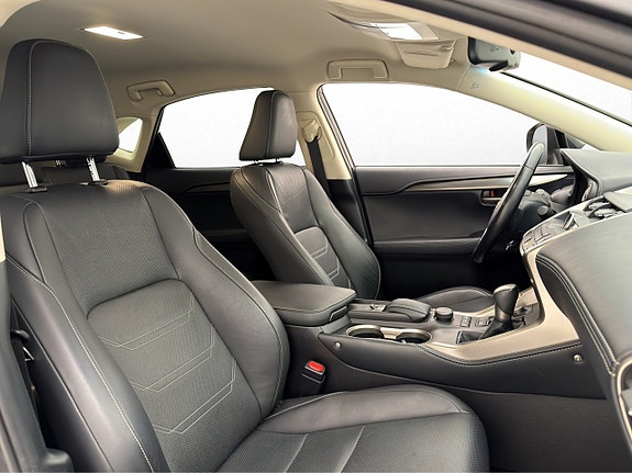 Lexus NX300h 28 of 30