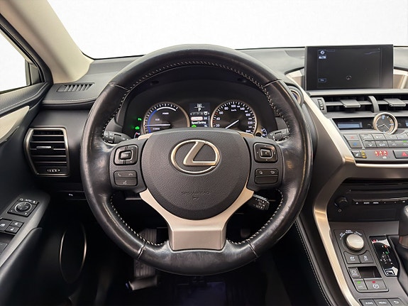 Lexus NX300h 14 of 30