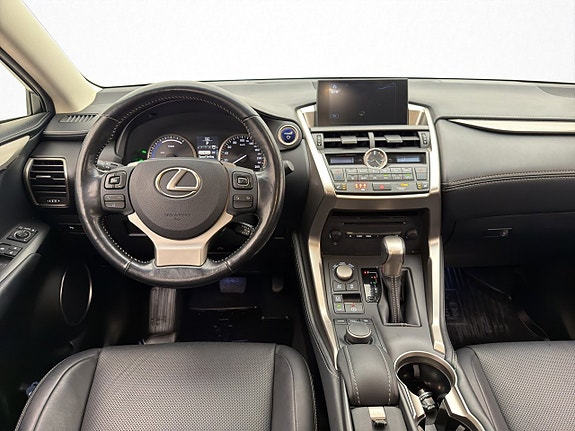 Lexus NX300h 13 of 30
