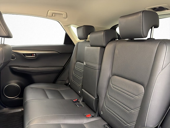 Lexus NX300h 30 of 30