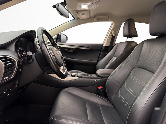 Lexus NX300h 11 of 30