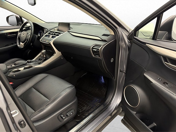 Lexus NX300h 29 of 30