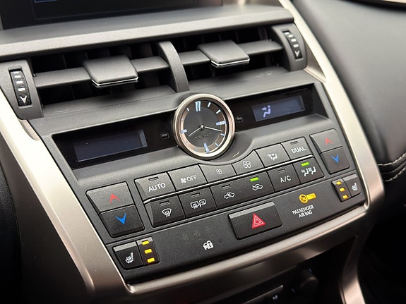 Lexus NX300h 26 of 30