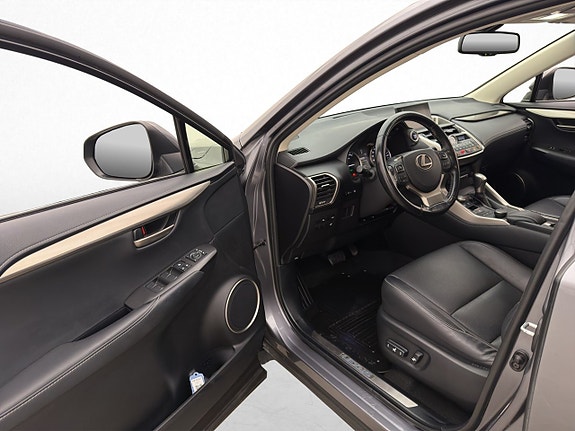 Lexus NX300h 12 of 30