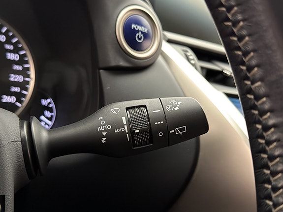Lexus NX300h 19 of 30