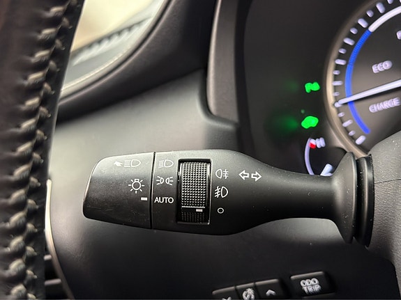 Lexus NX300h 15 of 30