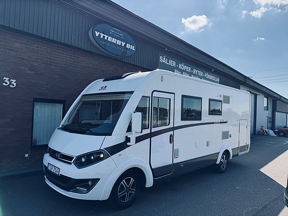 Adria Mobil Sonic 700 3.0 Multijet TV Solcell Truma Värme 4-Sits Drag Markis