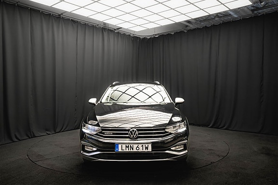 Volkswagen Passat Alltrack 3 of 5