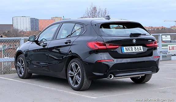 BMW 118i 3 of 5