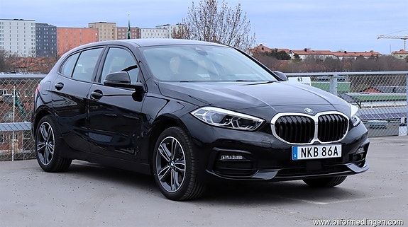 BMW 118i 2 of 5