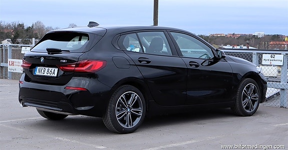 BMW 118i 4 of 5
