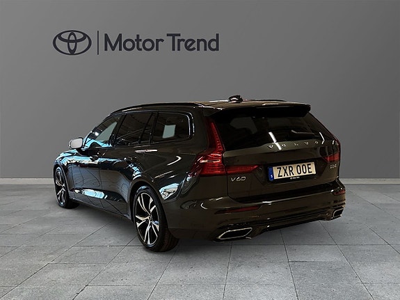 Volvo V60 2 of 5