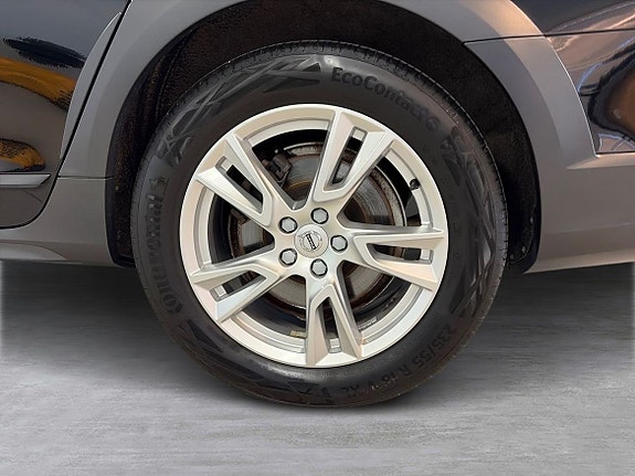 Volvo V90 Cross Country 3 of 5