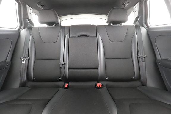 Volvo V60 15 of 30