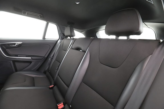 Volvo V60 14 of 30
