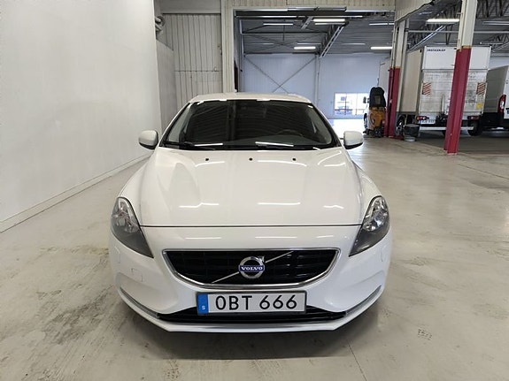 Volvo V40 2 of 5