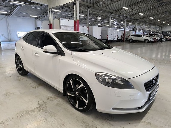 Volvo V40 3 of 5