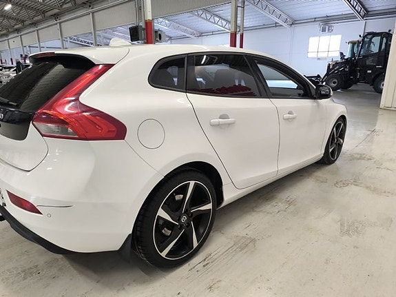 Volvo V40 4 of 5