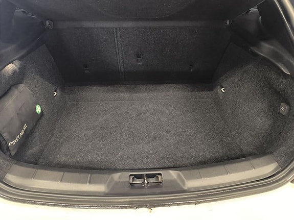 Volvo V40 8 of 10