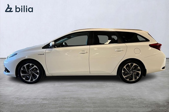 Toyota Auris 3 of 5