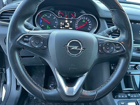 Opel Grandland X 10 of 23