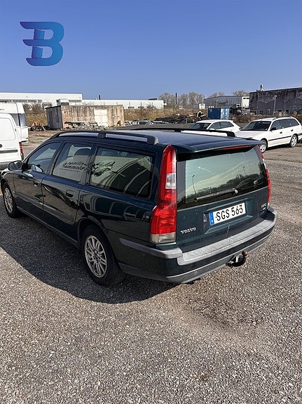 Volvo V70 2 of 4