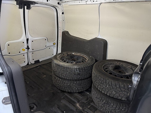Ford Transit Connect 17 of 20