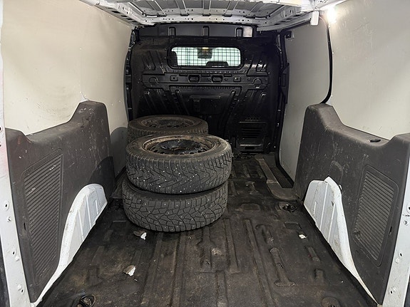 Ford Transit Connect 16 of 20
